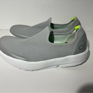 OOFOS oomg eeze low slip on 9.5
